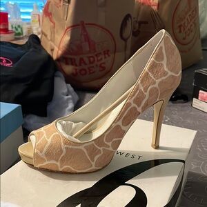Nine West Tan Stiletto Heels Peep Toe giraffe animal new 6.5 pony cream faux fur